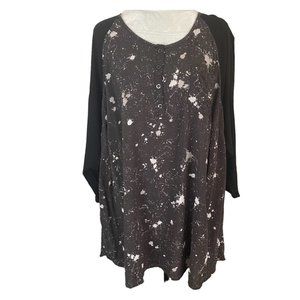 Torrid Womens Black Top Size 5 / 5X Raglan Sleeve White Paint Splattered Print